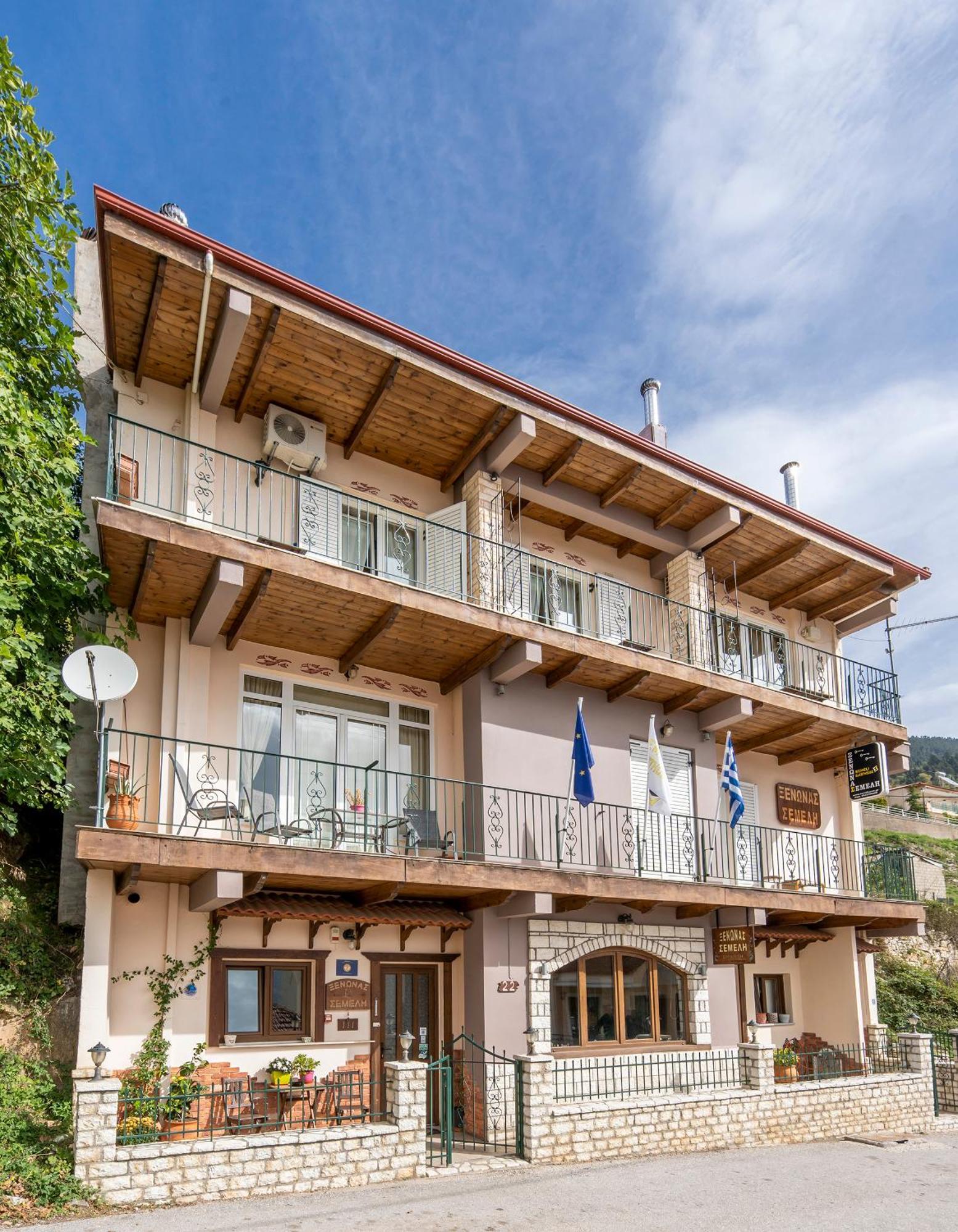 Semeli Guesthouse Karpenisi Exterior photo